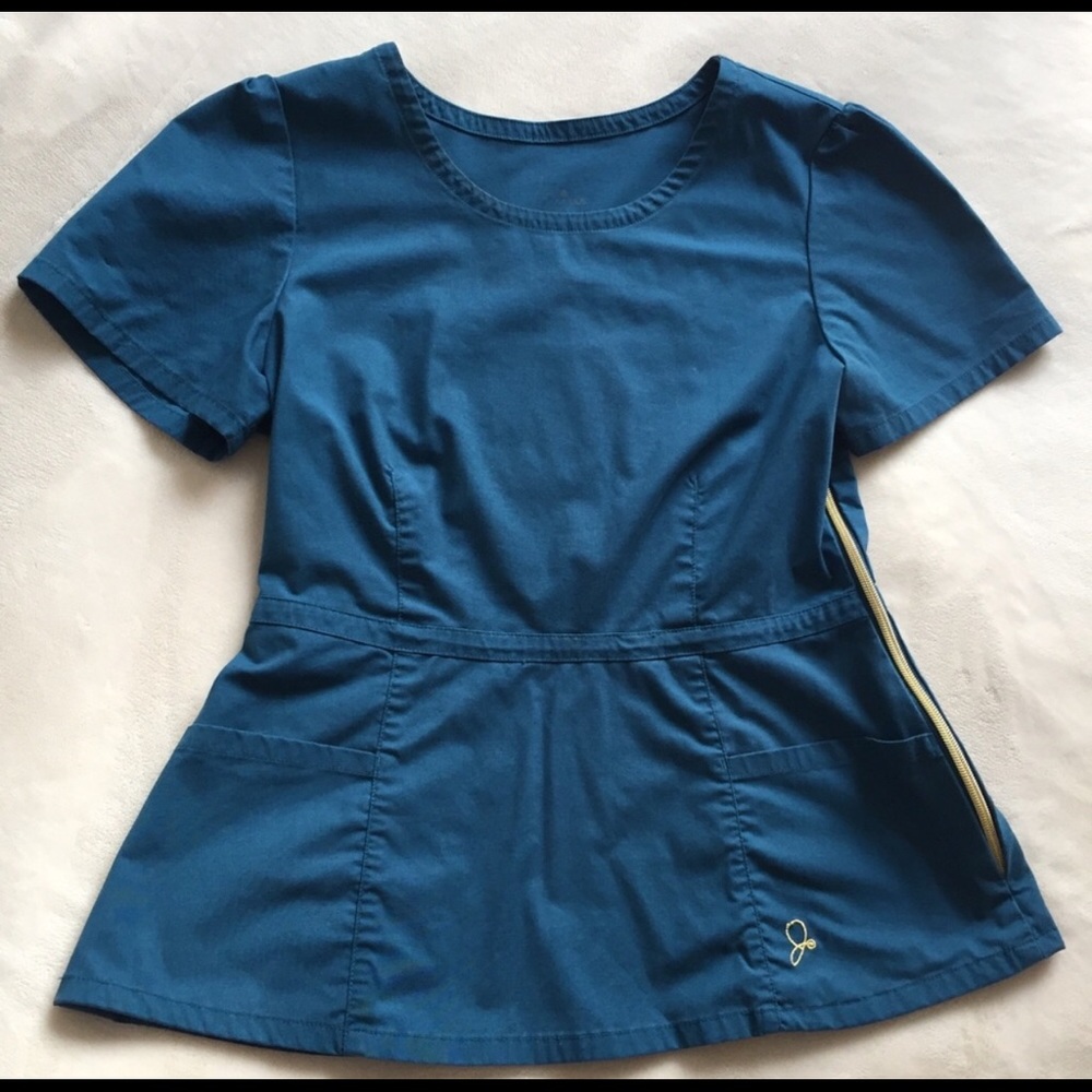 Januu scrub top